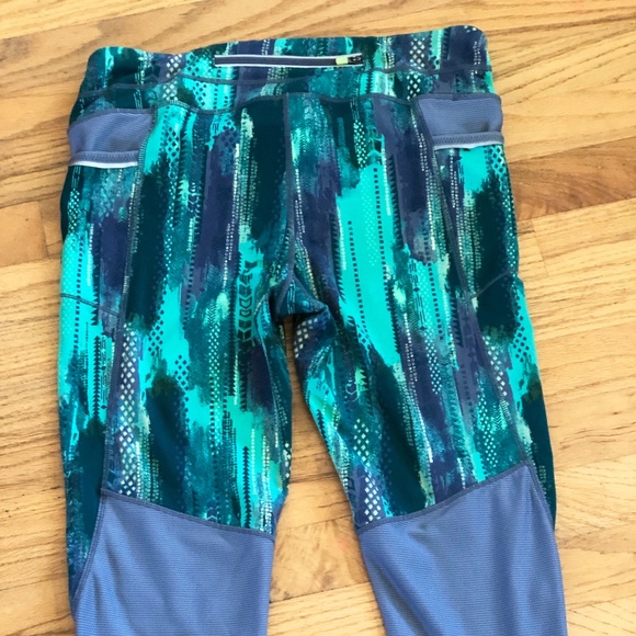 Athleta Workout Capris, Size Medium - Picture 2 of 10
